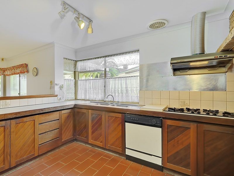 2 Monson Court, Leeming WA 6149