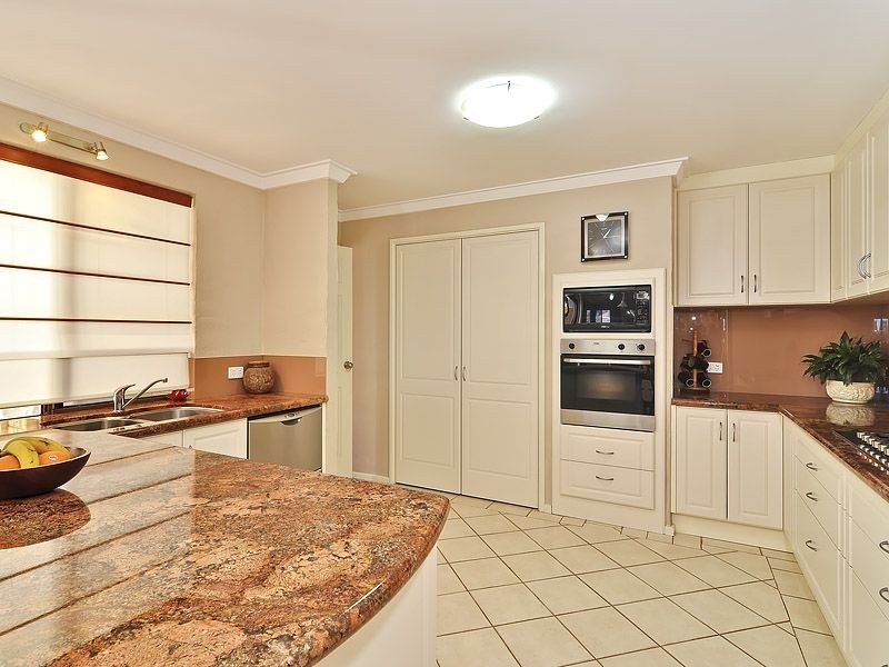 5 Mellor Court, Leeming WA 6149
