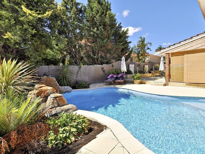 5 Mellor Court, Leeming WA 6149