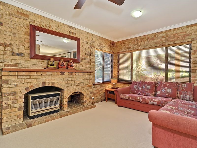 5 Mellor Court, Leeming WA 6149