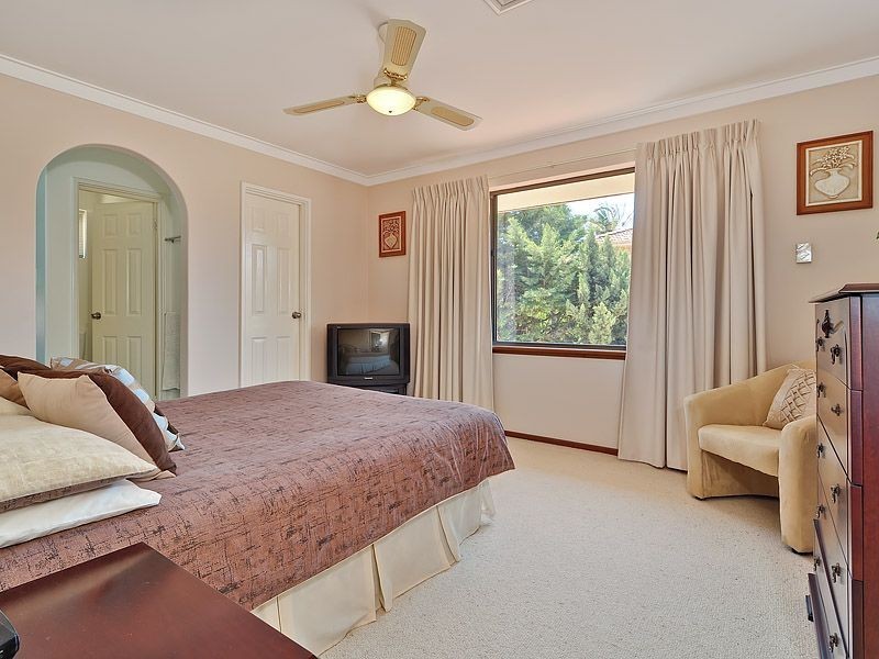 5 Mellor Court, Leeming WA 6149