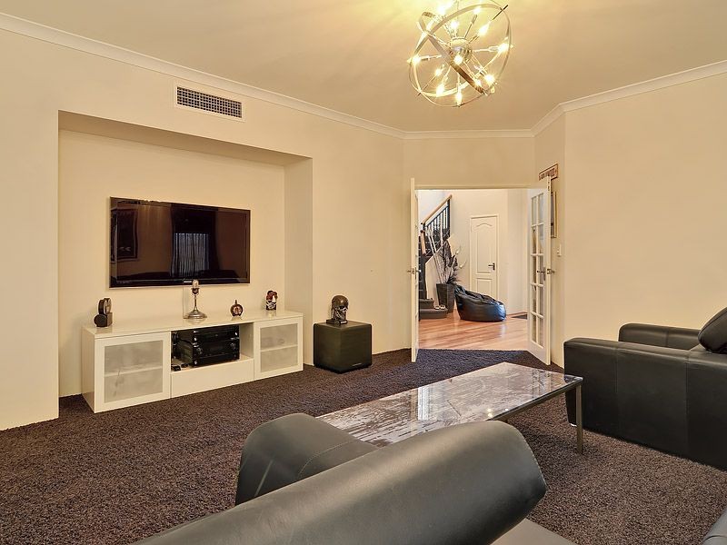 6 Senna Close, Coogee WA 6166