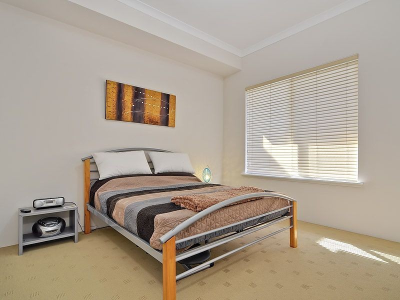 6 Senna Close, Coogee WA 6166