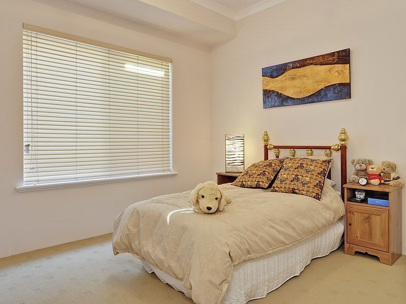 6 Senna Close, Coogee WA 6166