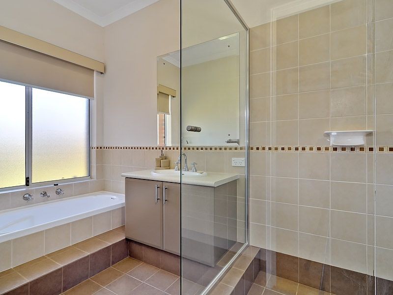 6 Senna Close, Coogee WA 6166