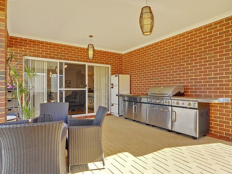 6 Senna Close, Coogee WA 6166