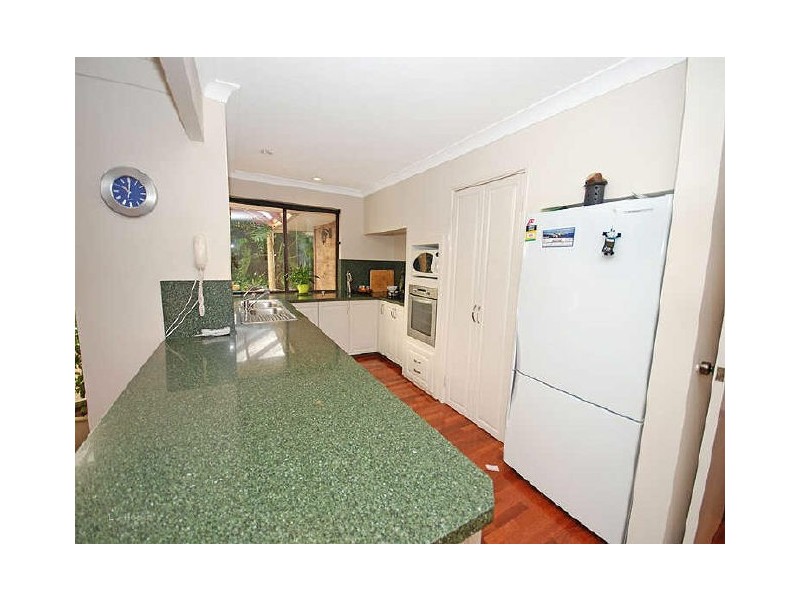 15 Lowrie Grove, Leeming WA 6149