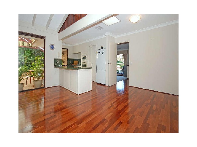 15 Lowrie Grove, Leeming WA 6149