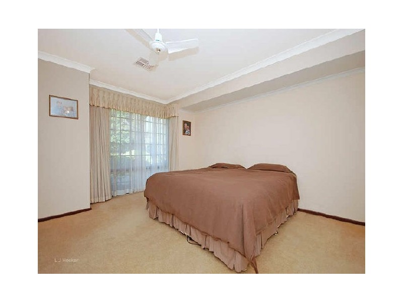 15 Lowrie Grove, Leeming WA 6149