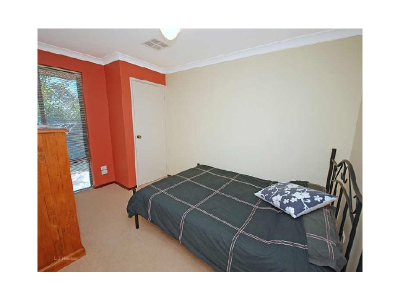 15 Lowrie Grove, Leeming WA 6149