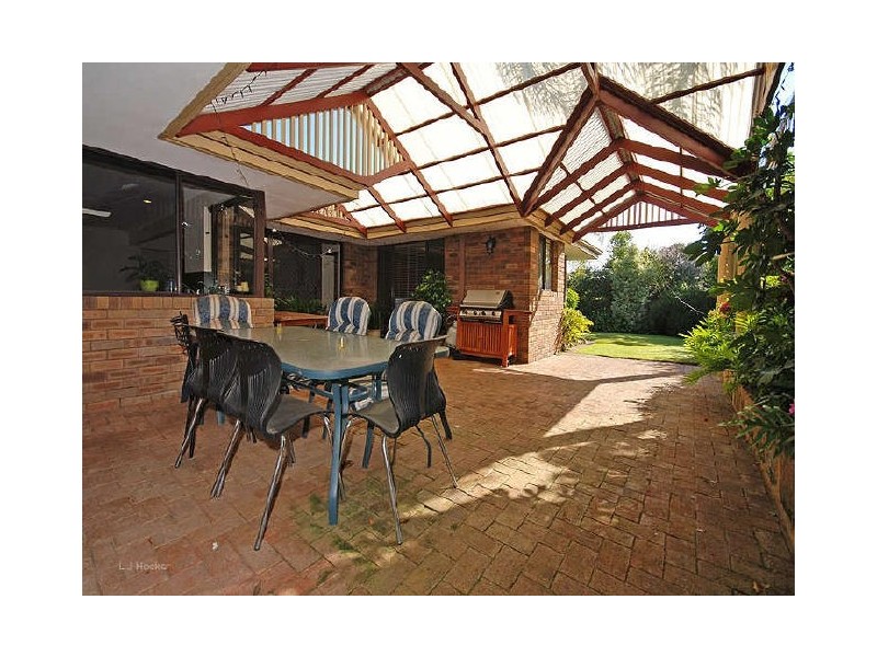 15 Lowrie Grove, Leeming WA 6149