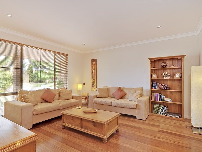 11 Broadbent Loop, Leeming WA 6149