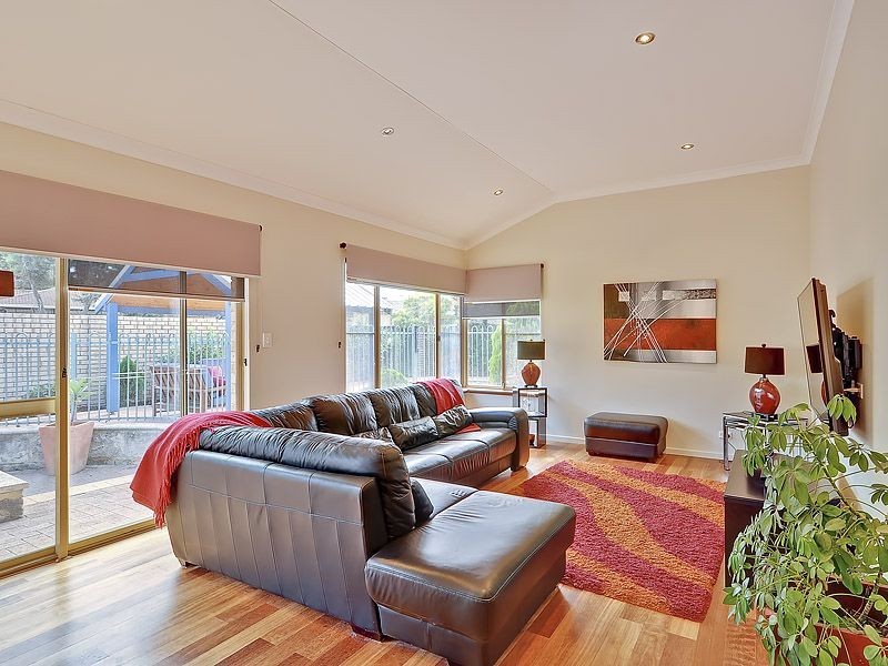 11 Broadbent Loop, Leeming WA 6149
