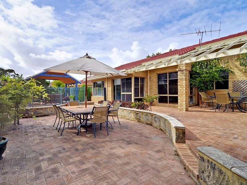 11 Broadbent Loop, Leeming WA 6149
