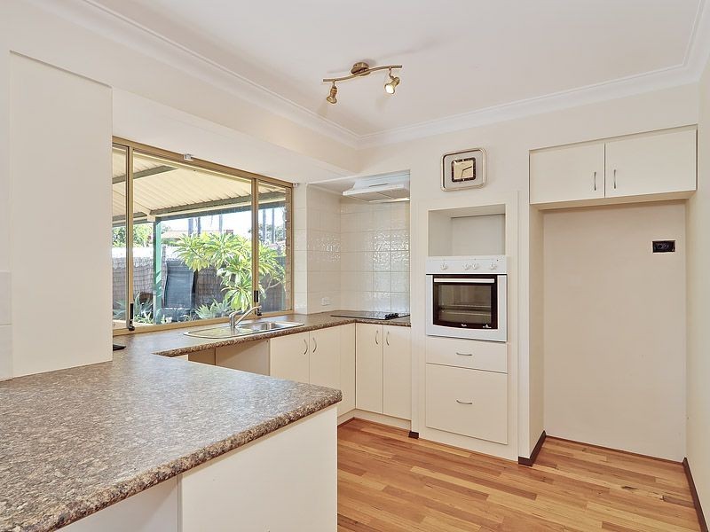 16B Gladstone Road, Leeming WA 6149