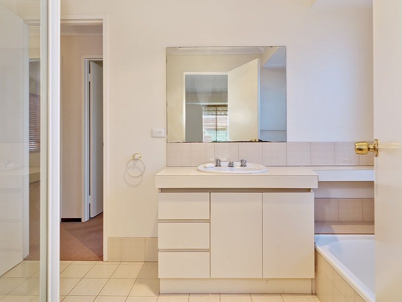 16B Gladstone Road, Leeming WA 6149