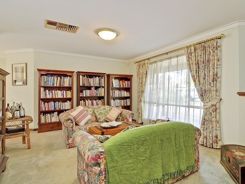 8 Morgan Place, Bibra Lake WA 6163