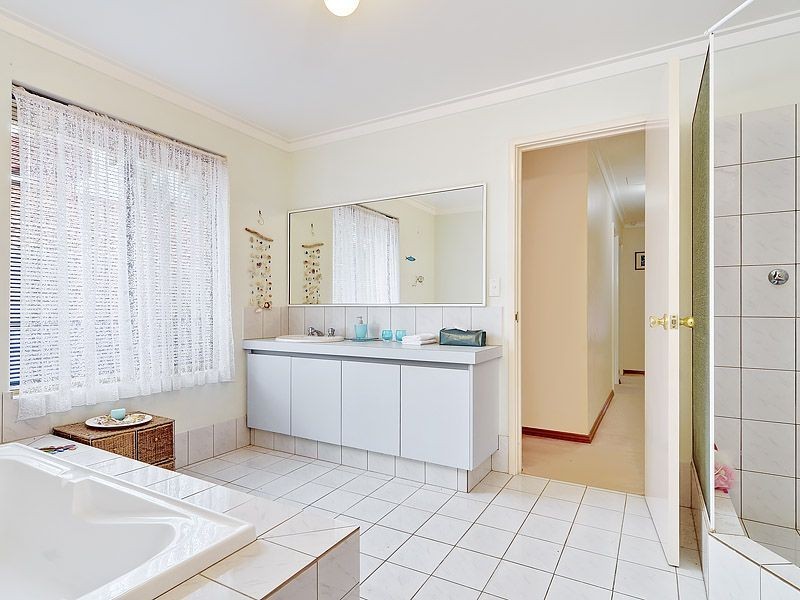 8 Morgan Place, Bibra Lake WA 6163