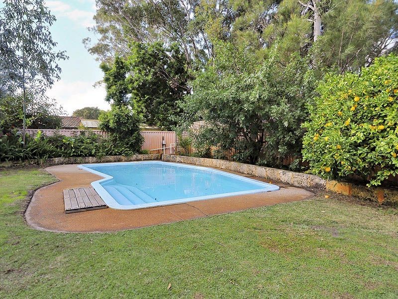 6 Britnall Place, Leeming WA 6149