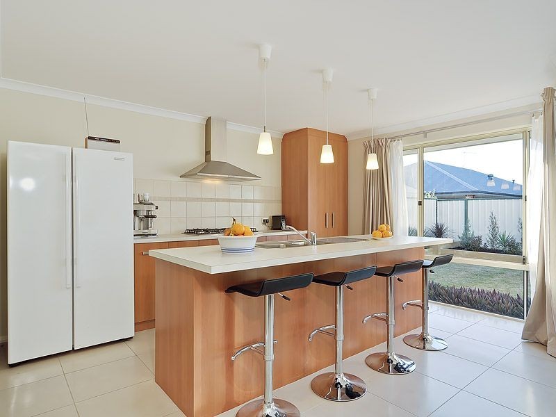 71 Johnsonia Bend, Hammond Park WA 6164