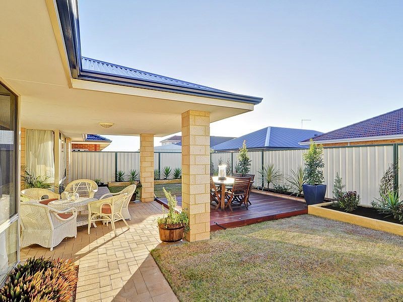 71 Johnsonia Bend, Hammond Park WA 6164