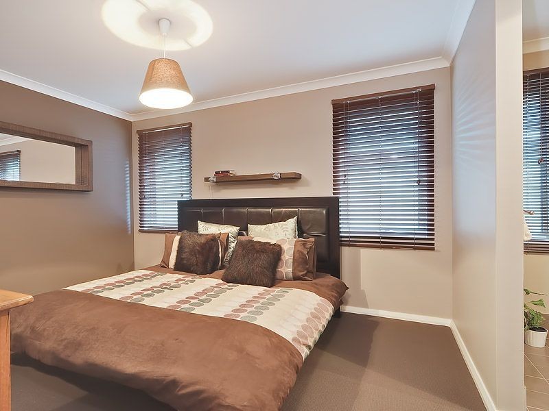 71 Johnsonia Bend, Hammond Park WA 6164