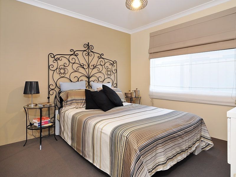 71 Johnsonia Bend, Hammond Park WA 6164