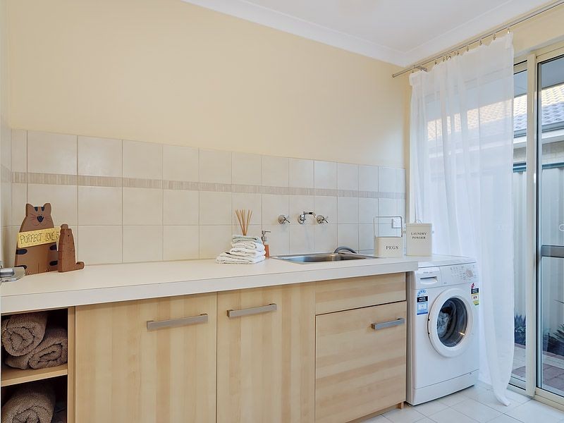 71 Johnsonia Bend, Hammond Park WA 6164