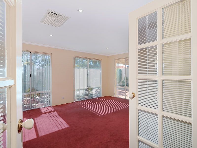 40 Peterborough Circle, North Lake WA 6163