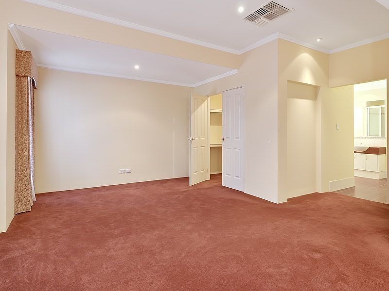 40 Peterborough Circle, North Lake WA 6163