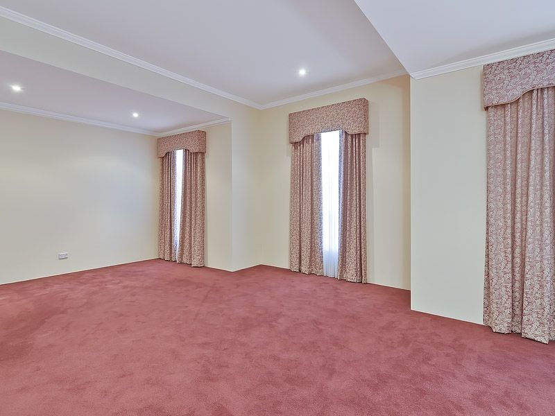 40 Peterborough Circle, North Lake WA 6163