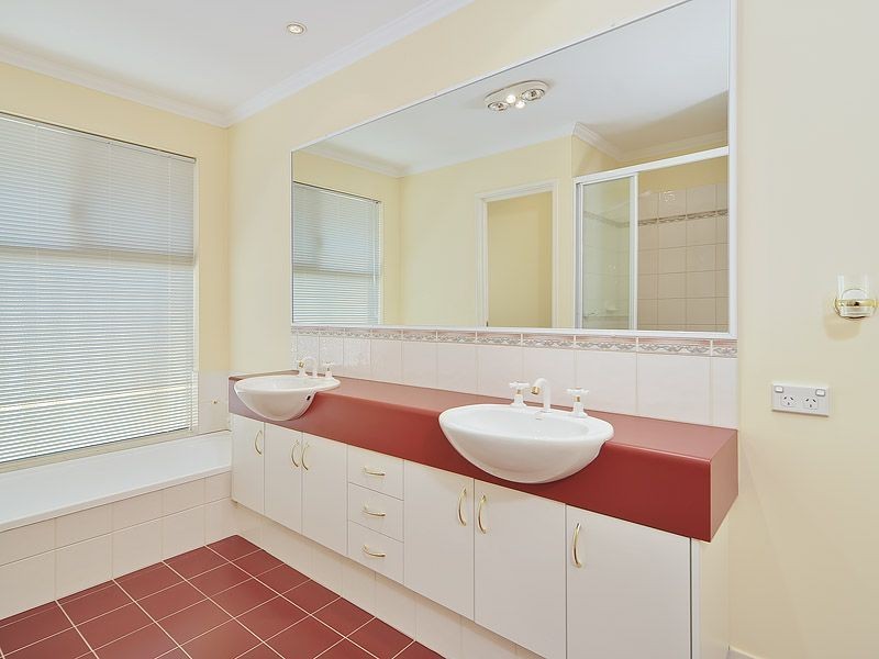 40 Peterborough Circle, North Lake WA 6163