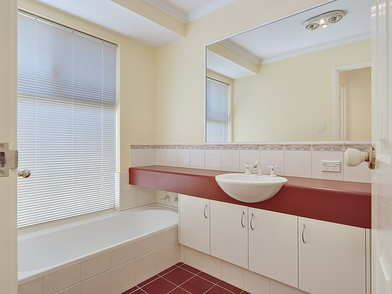 40 Peterborough Circle, North Lake WA 6163