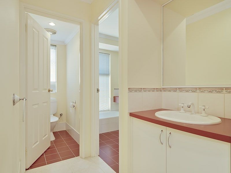 40 Peterborough Circle, North Lake WA 6163