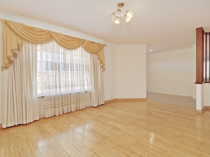 17 Sierra Chase, Leeming WA 6149