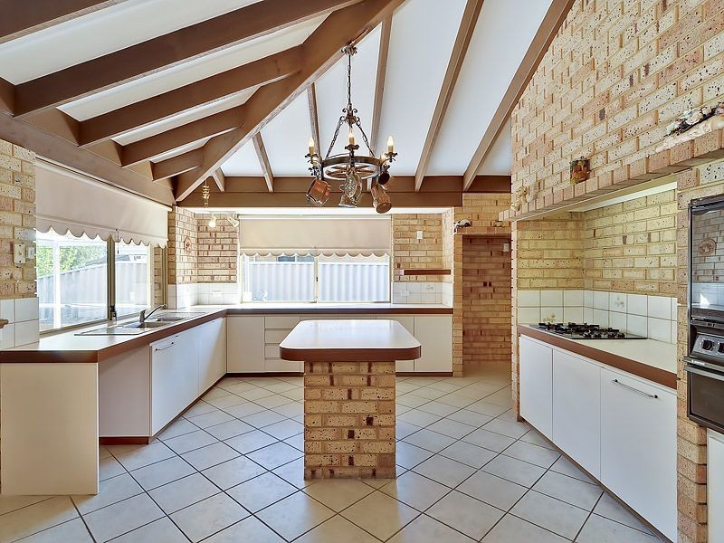 17 Sierra Chase, Leeming WA 6149