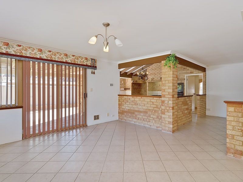 17 Sierra Chase, Leeming WA 6149