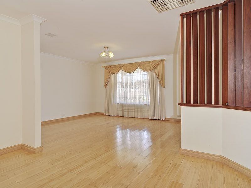 17 Sierra Chase, Leeming WA 6149