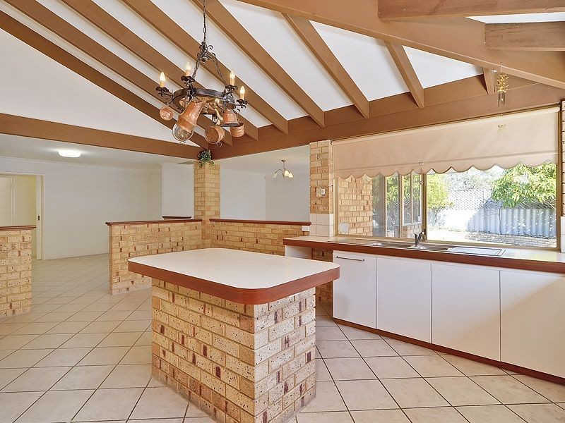 17 Sierra Chase, Leeming WA 6149