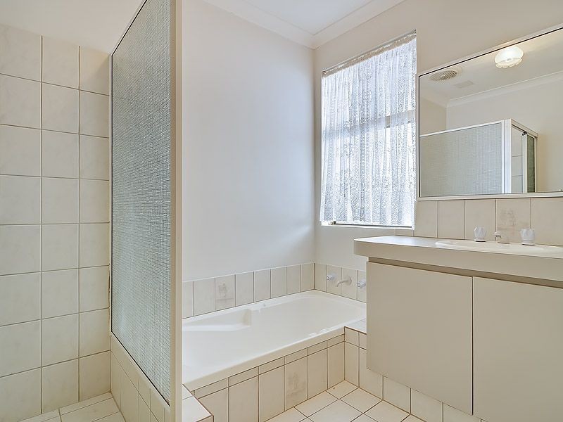 17 Sierra Chase, Leeming WA 6149
