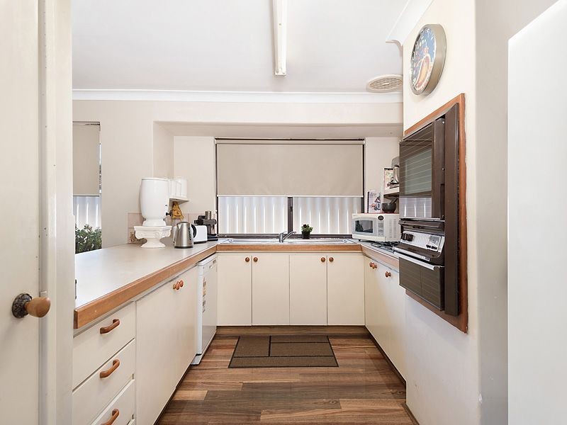 17 Farrington Road, Leeming WA 6149