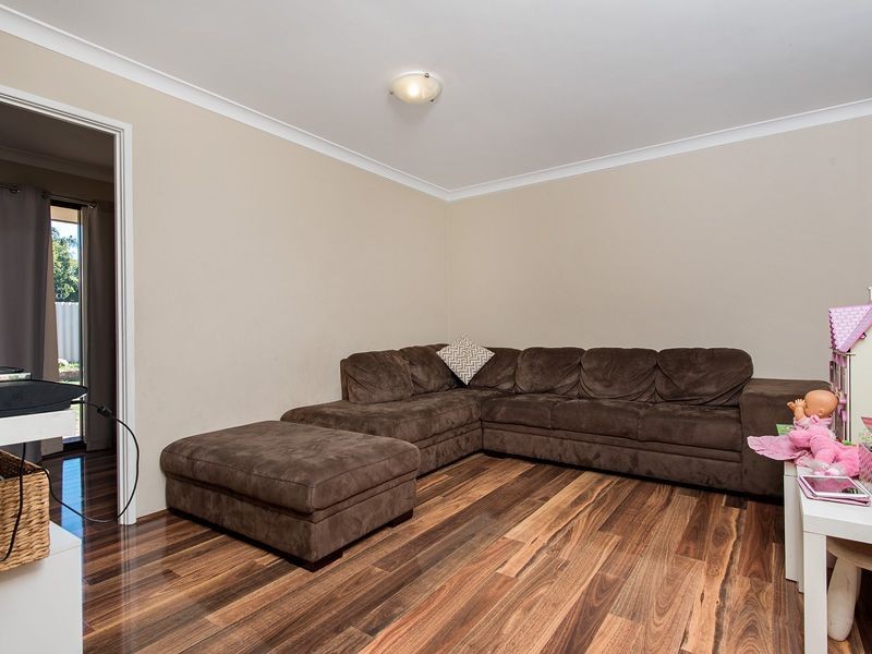 17 Farrington Road, Leeming WA 6149