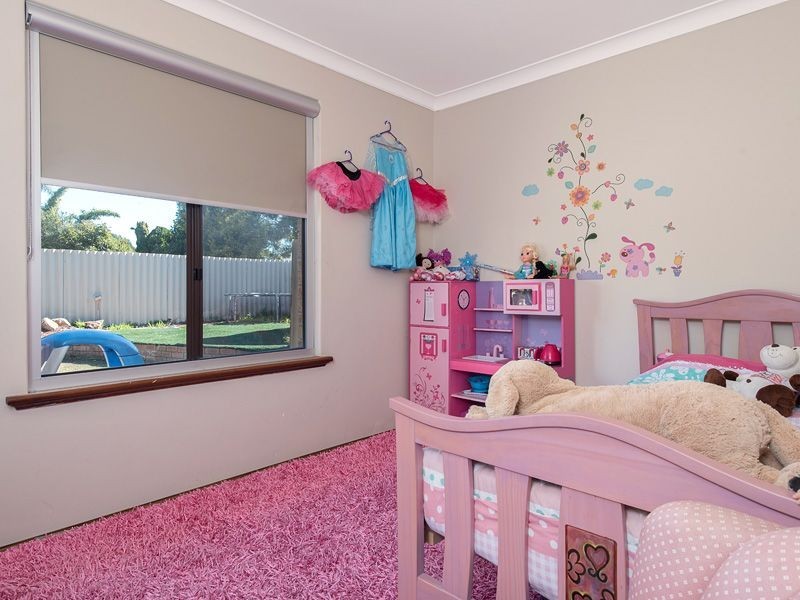 17 Farrington Road, Leeming WA 6149