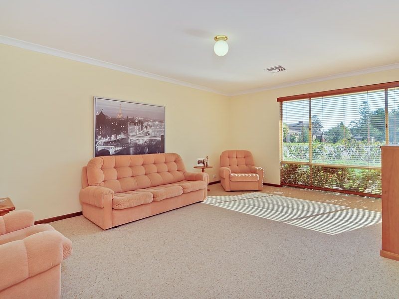 24 Harrington Crescent, Leeming WA 6149