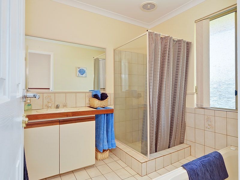 24 Harrington Crescent, Leeming WA 6149