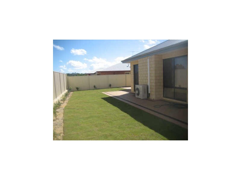 16 Heathcote Way, Bertram WA 6167