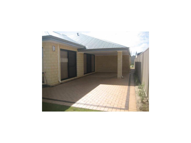 16 Heathcote Way, Bertram WA 6167