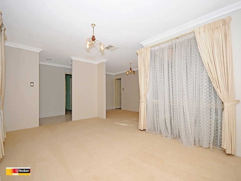 4 Daly Court, Leeming WA 6149