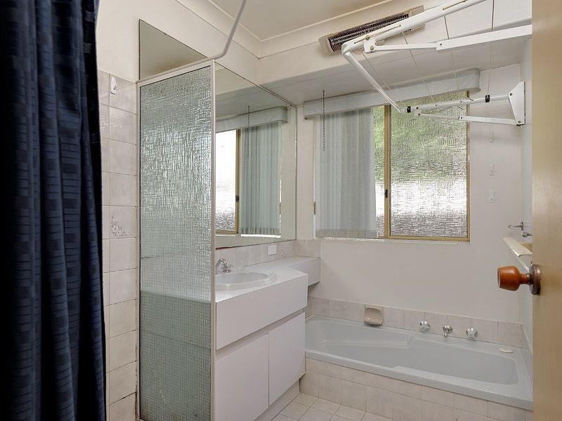 21 Farrington Road, Leeming WA 6149