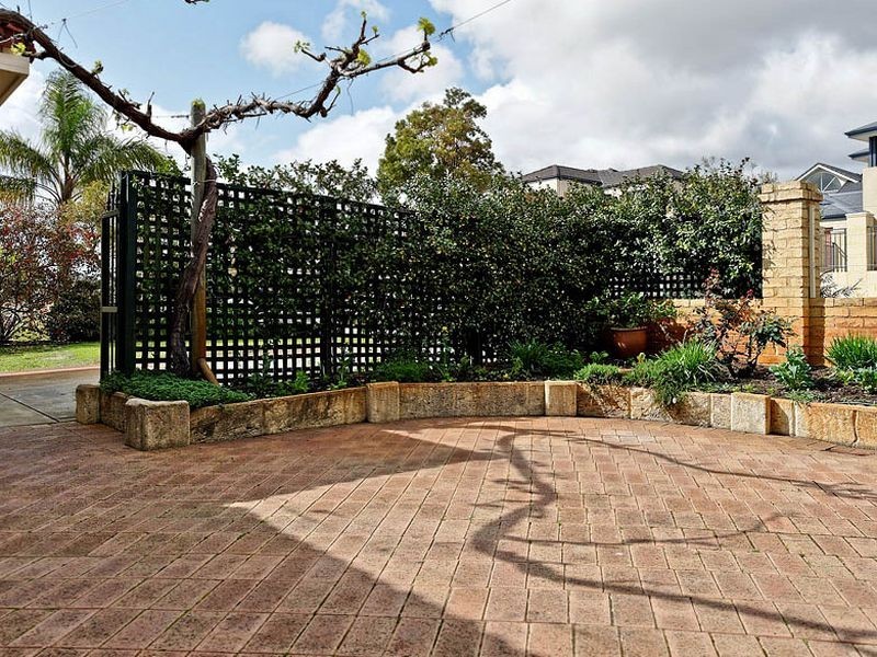 1 Brooke Gardens, Bateman WA 6150